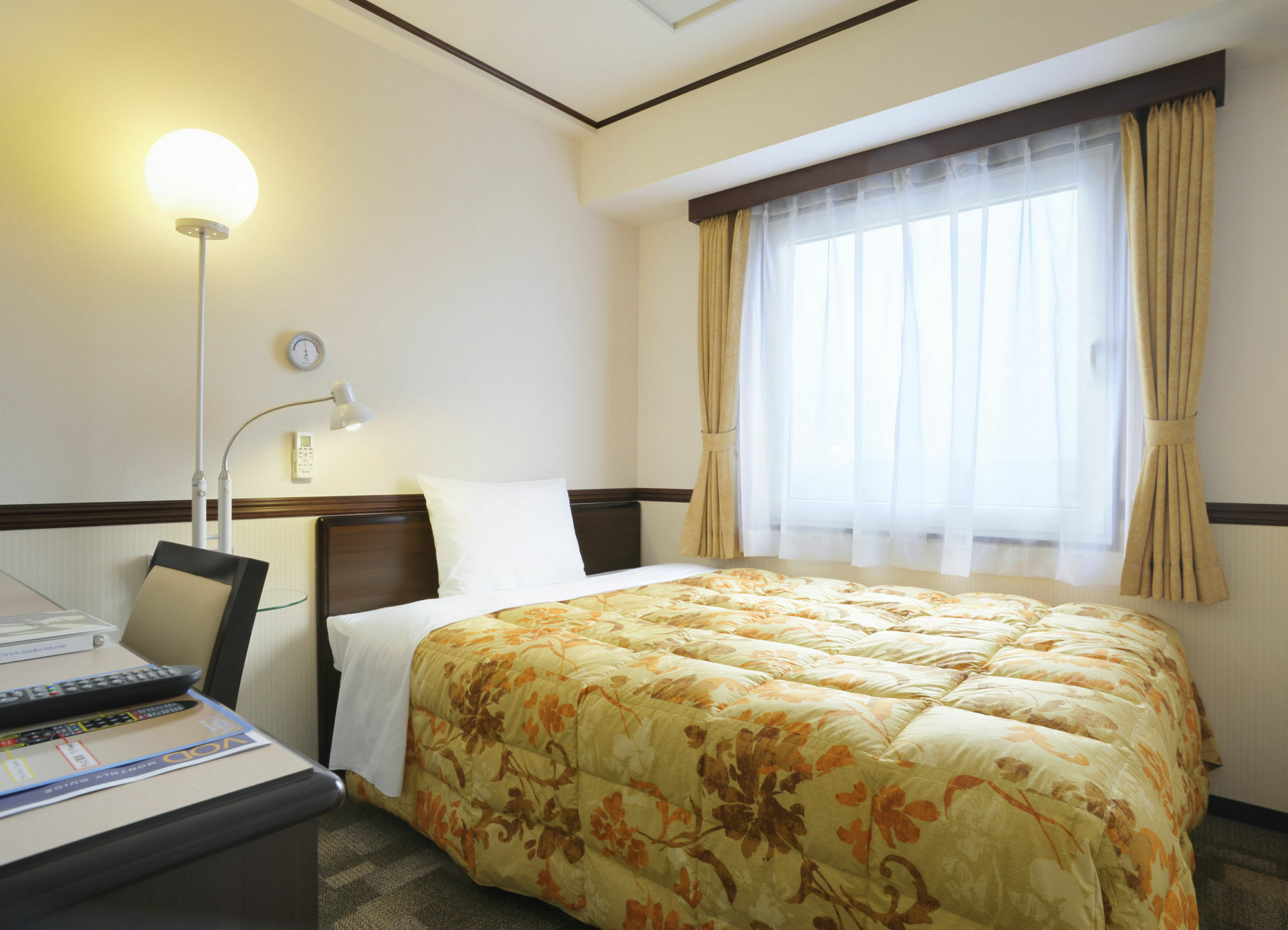 Toyoko Inn Okinawa Naha Kokusai-Dori Miebashi-Eki Exterior foto
